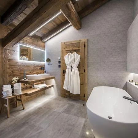 Chalet Alpenglow Chalet - *